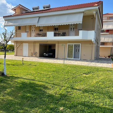 Mesolóngion Flo'S Apartment מראה חיצוני תמונה