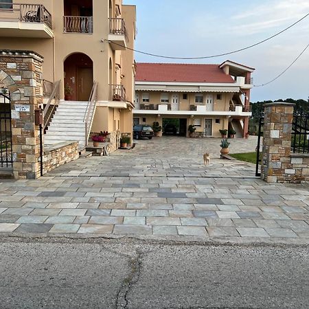 Mesolóngion Flo'S Apartment מראה חיצוני תמונה