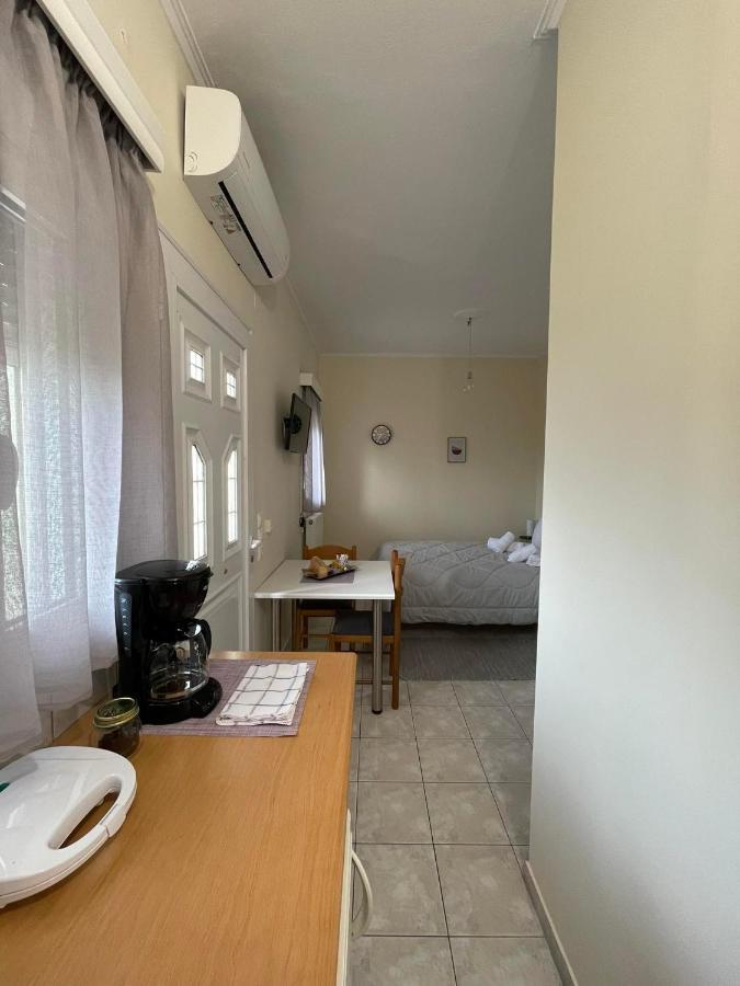 Mesolóngion Flo'S Apartment מראה חיצוני תמונה
