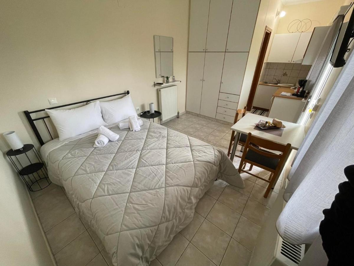 Mesolóngion Flo'S Apartment מראה חיצוני תמונה